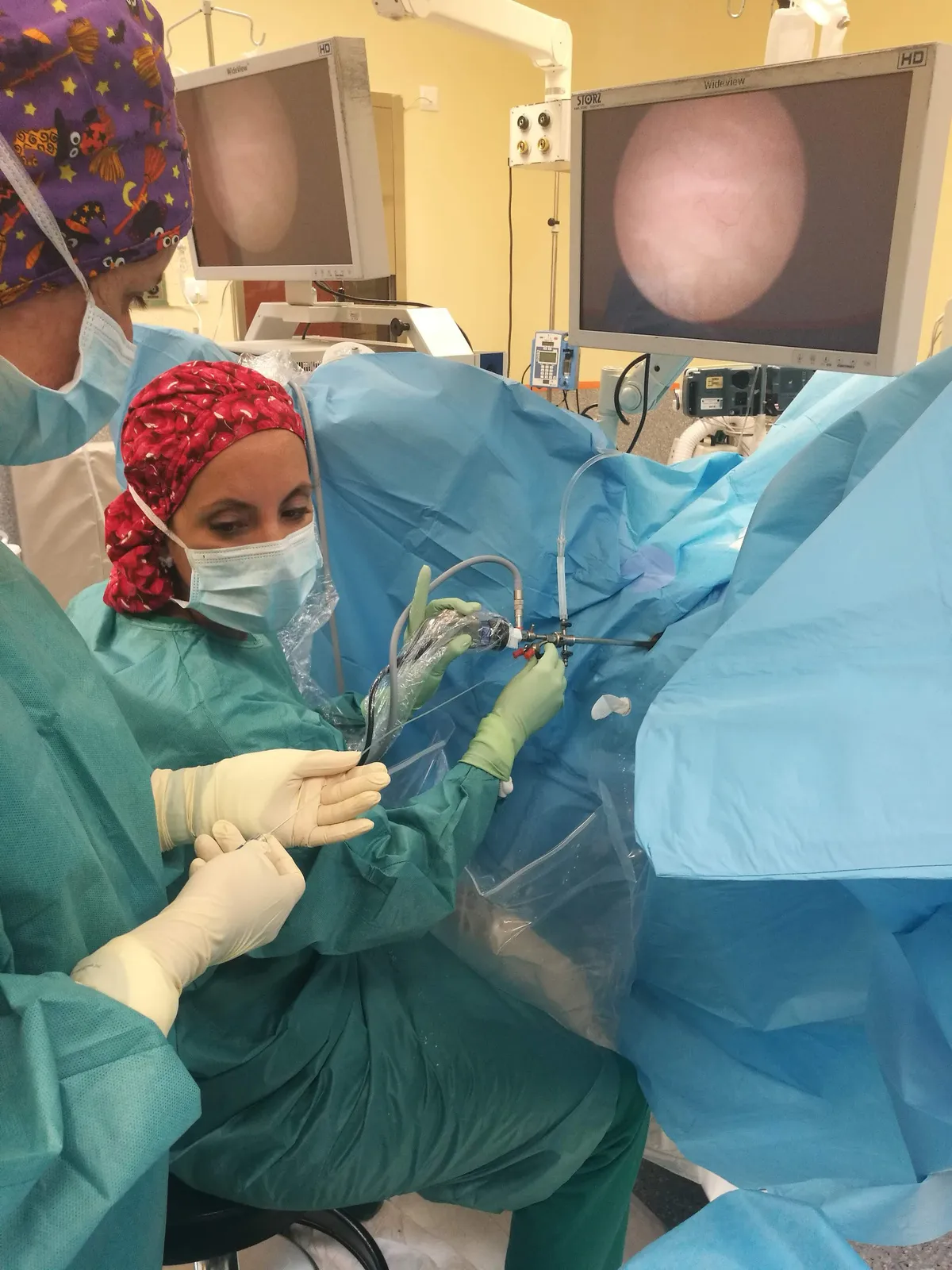The doctor in theatre, endoscopy